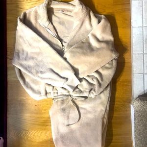 New old navy jogging outfit size large top extra large bottom